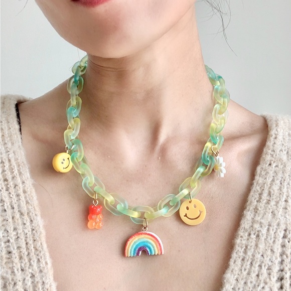 LUCITE LINK STATEMENT NECKLACE - Picture 4 of 6